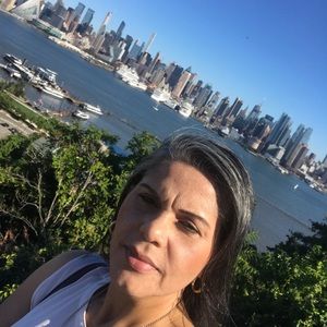 Meet your Posher, Elizabeth